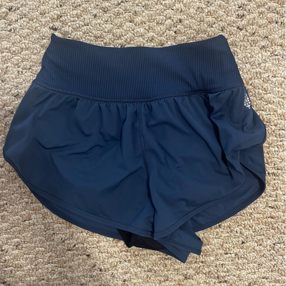 FREE PEOPLE MOVEMENT shorts - Picture 1 of 5